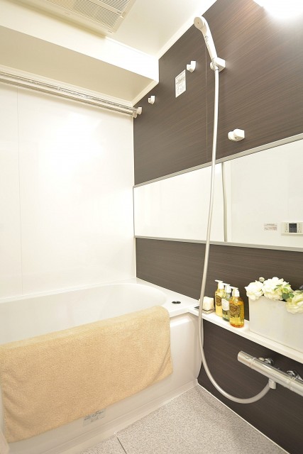 光建ハイムブリリアンス日本橋浜町四番館　追い焚きと浴室換気乾燥機能付きのバスルーム