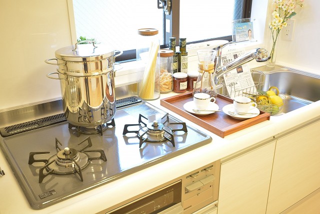 光建ハイムブリリアンス日本橋浜町四番館　キッチン側に窓もあるので換気もバッチリ