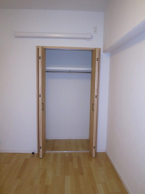 洋室（約5.1帖）　収納