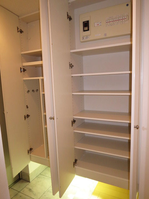 小石川ザ・レジデンス　玄関収納