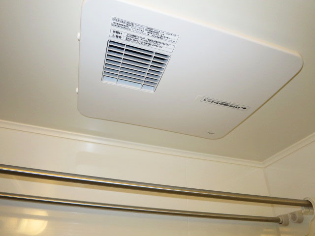 浴室換気乾燥機付のバスルーム