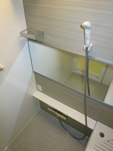 浴室換気乾燥機付のバスルーム