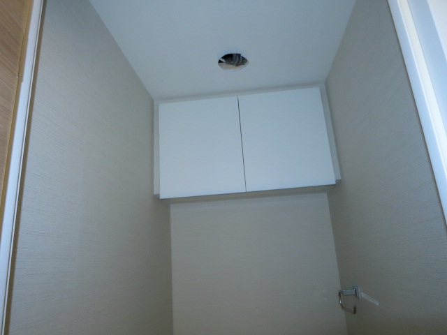 上部には吊戸棚