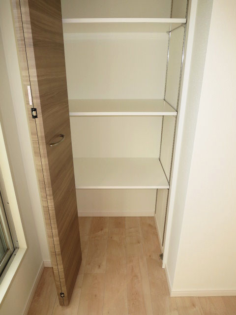 藤和新宿番衆町コープ　リビングダイニング収納