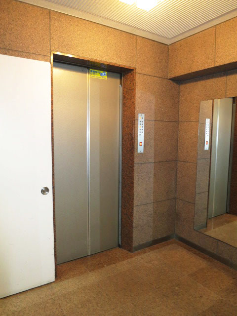 日商岩井本郷マンション　エレベーター