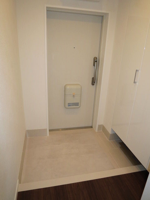 日商岩井本郷マンション　玄関