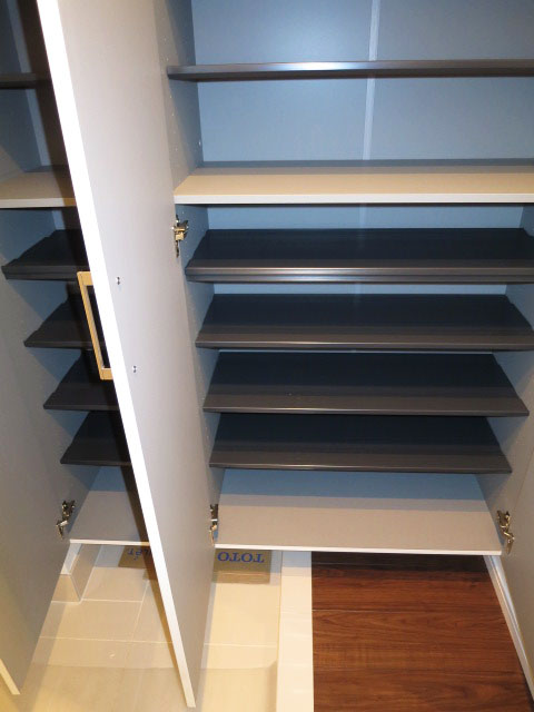 日商岩井本郷マンション　玄関収納