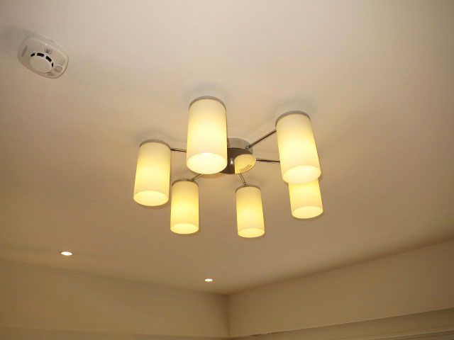 日商岩井本郷マンション　リビングダイニング照明