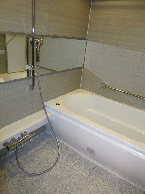 日商岩井本郷マンション　バスルーム