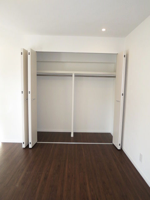 日商岩井本郷マンション　洋室（約7.5帖）収納