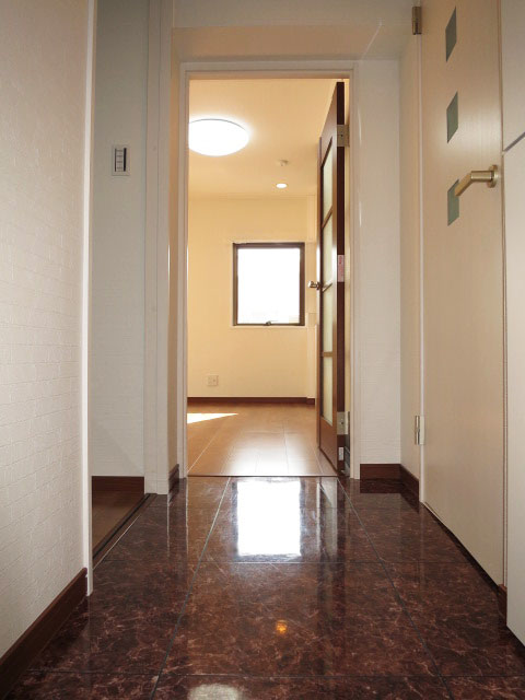 サンセゾン若松町　玄関