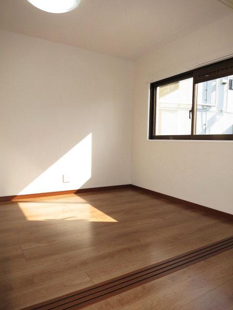 サンセゾン若松町　洋室