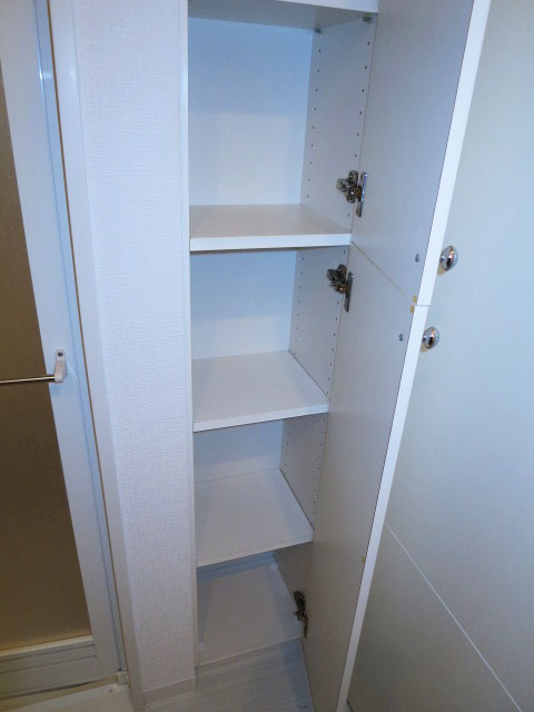洗面室にはリネン庫
