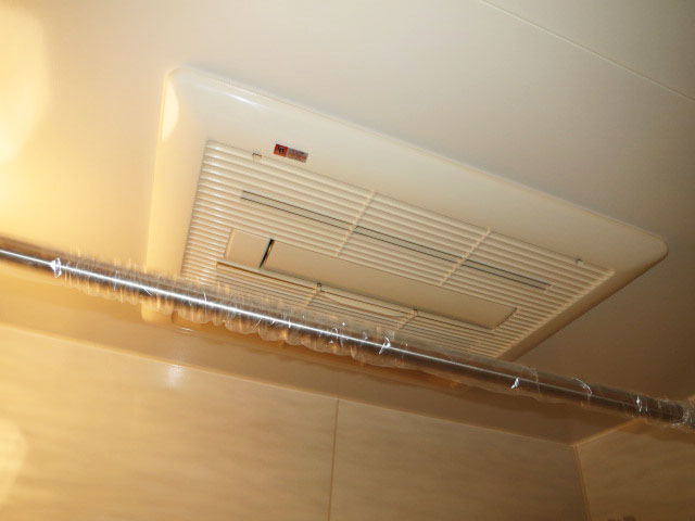 浴室換気乾燥機付のバスルーム