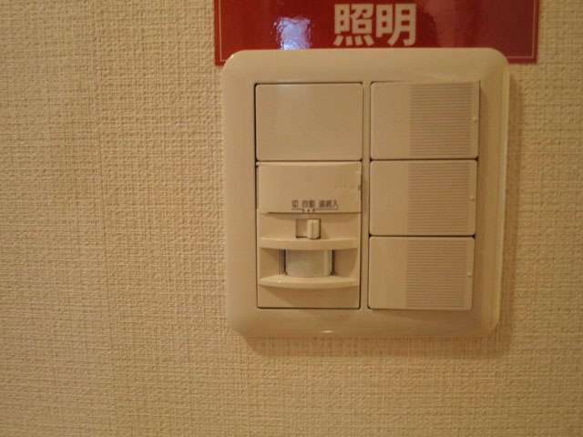 目白ガーデニア　玄関照明は人感センサー付