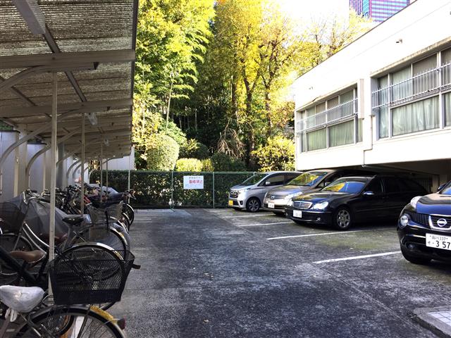 クレール三田　駐輪場&駐車場