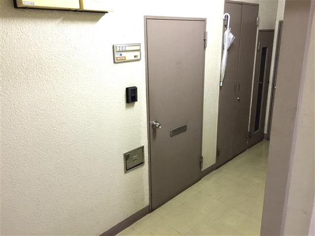 クレール三田　玄関前