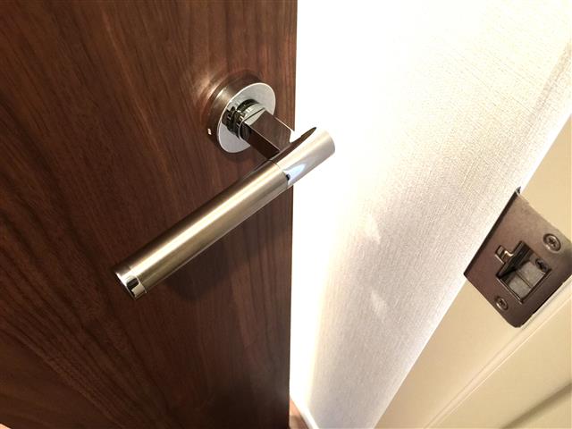 クレール三田　リビングダイニングキッチンへ