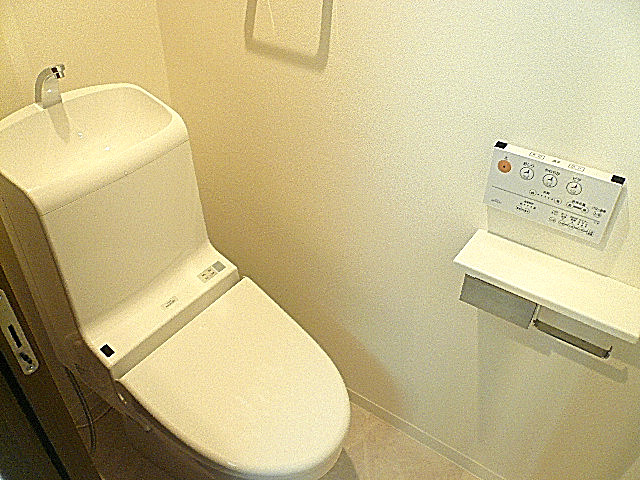 藤和青葉台コープ　ウォシュレット付トイレです。