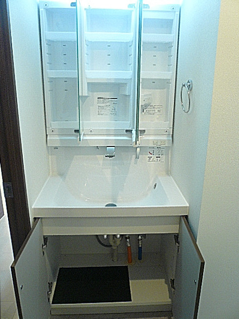 藤和青葉台コープ　洗面化粧台　収納。