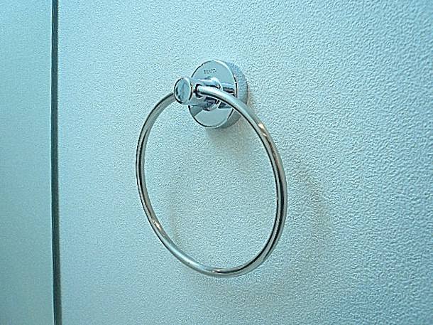 藤和青葉台コープ　丸いタオルハンガー。