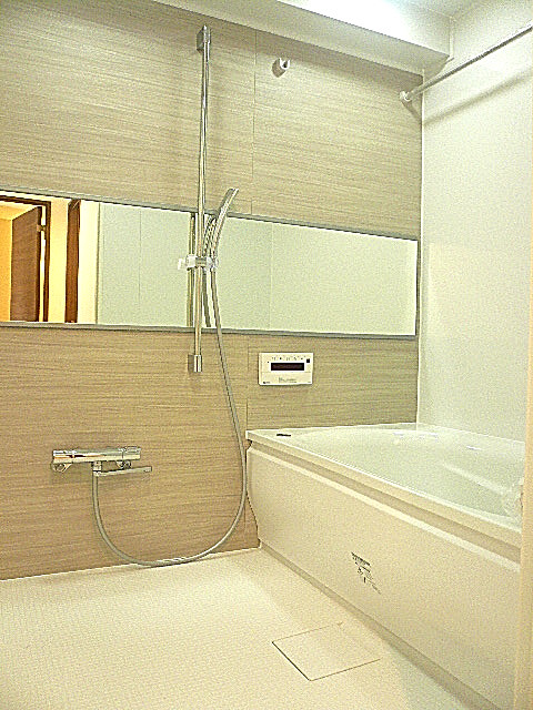 藤和青葉台コープ　浴室換気乾燥機付きバスルーム。