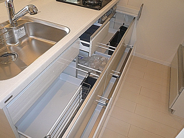 藤和青葉台コープ　スライド式収納。