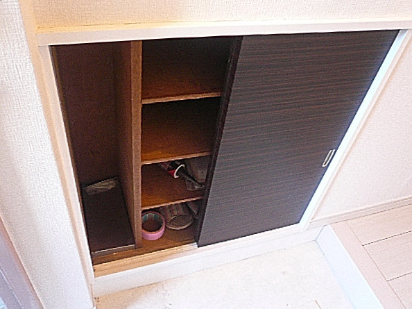 柿の木坂パレス　玄関収納です。