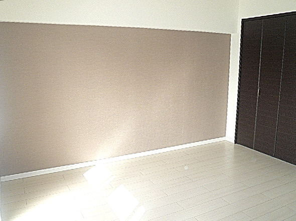 柿の木坂パレス　明るい洋室5.8帖です。