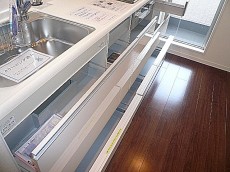 みやすいスライド式収納。