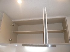 キッチン　吊戸棚収納。