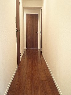 お部屋へと続く廊下です。