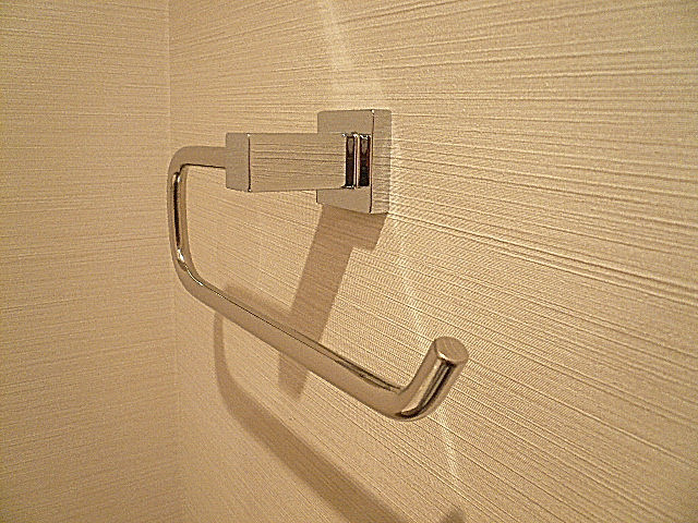 トイレ　タオルハンガー。