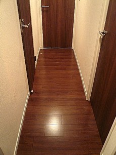 お部屋へと続く廊下です。