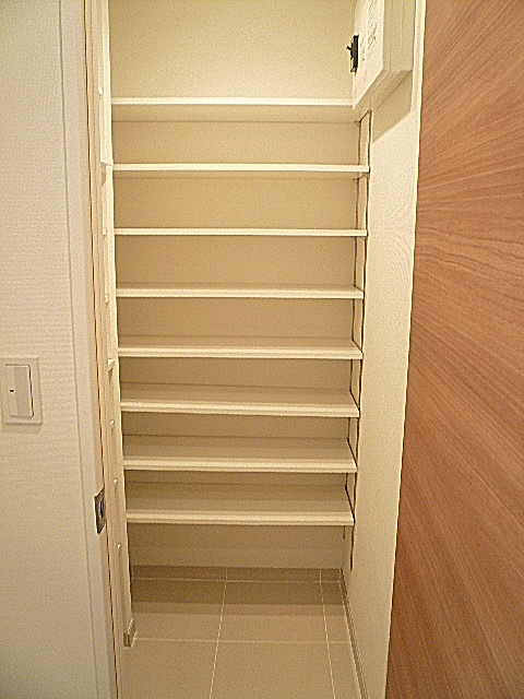 充実したシューズクローク。