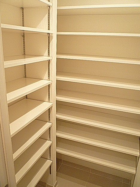 充実したシューズクローク。