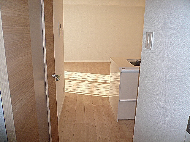 リビング・ダイニング・キッチンへ。