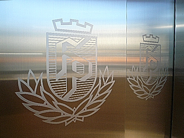 フローレンスパレス多摩川　エレベーターには模様が～