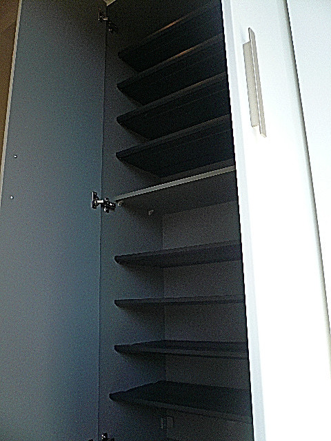 フローレンスパレス多摩川　トールサイズの玄関収納。