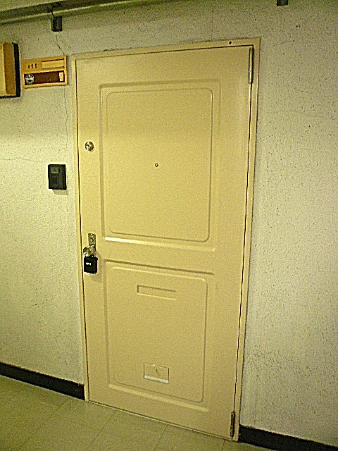 クリーム色の玄関です。