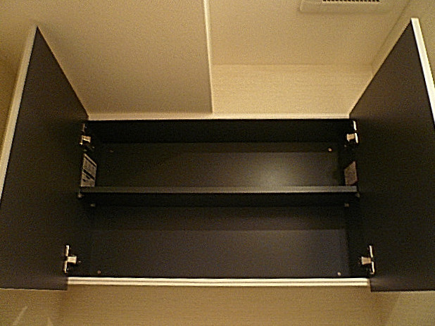 ウォシュレット付トイレ　吊戸棚