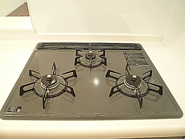 カウンターキッチン　3つ口コンロ