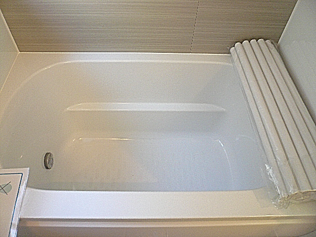 大きな窓のバスルーム。