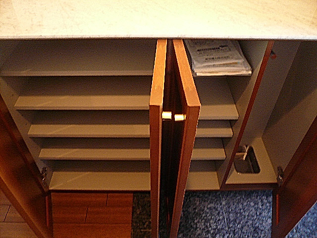 カウンター付き玄関収納◎