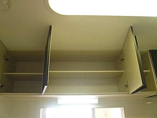 キッチン　吊戸棚です。