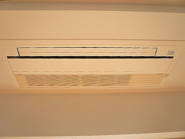 ＬＤＫ　天井埋込型エアコン。