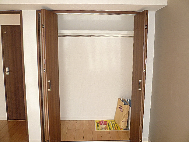 田園調布サニーハイツ　洋室6.0帖のクローゼット。