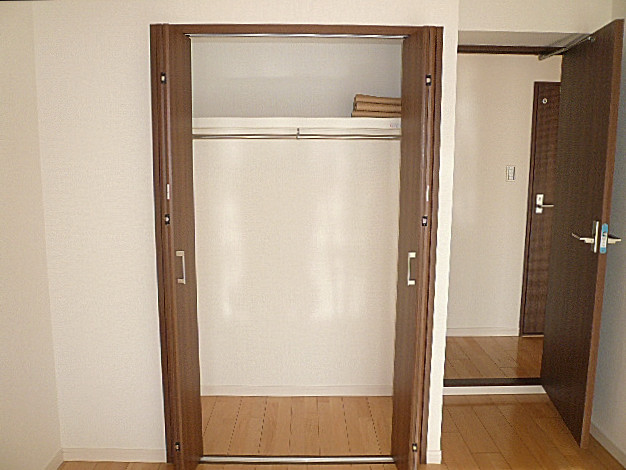 田園調布サニーハイツ　洋室5.1帖のクローゼット。