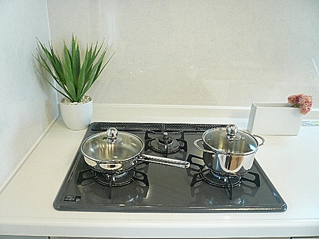 田園調布サニーハイツ　3つ口コンロ。