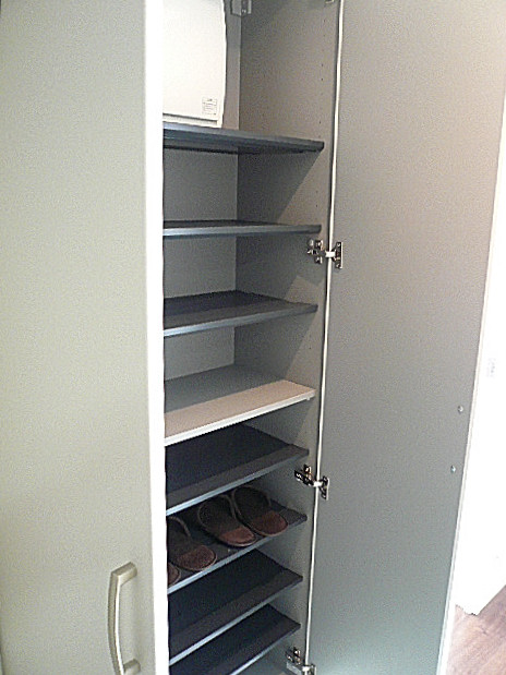 藤和用賀コープ　トールサイズの玄関収納です。